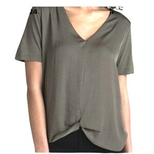 Kenneth Cole women’s moss green short sleeve V-neck top with knot at hem Large